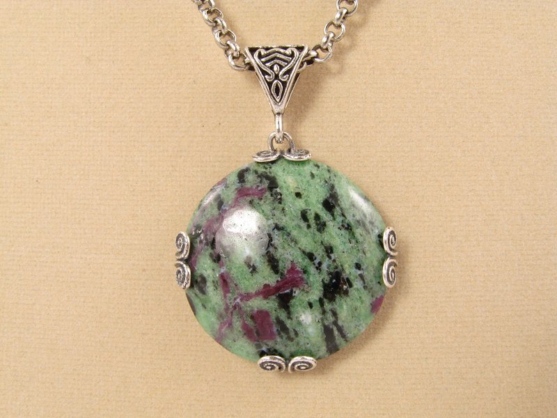 Ruby in Zoisite Mint Sage Green Stone Victorian Pendant Necklace Woman Jewelry - 項鍊 - 半寶石 綠色