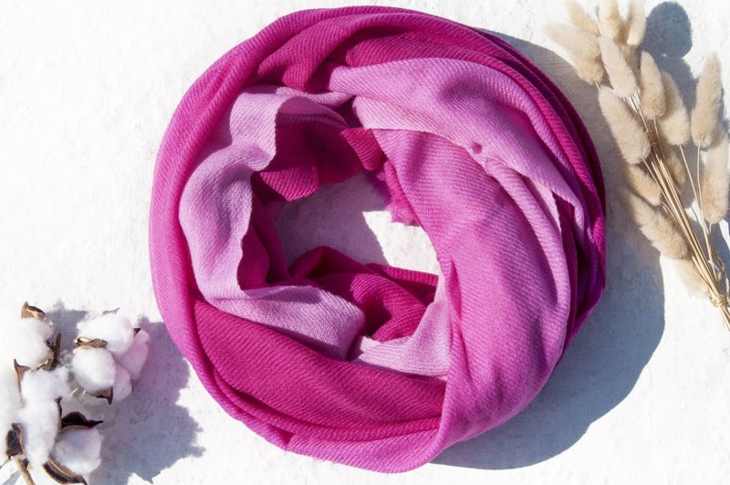 喀什米爾Cashmere/羊絨圍巾/純羊毛圍巾披巾/戒指絨披肩-桃紅漸層 - 圍巾/披肩 - 羊毛 粉紅色