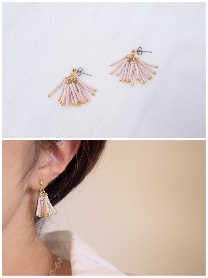 Fringe Bead Earrings [volumy] Pearl Pink Gold - ต่างหู - วัสดุอื่นๆ สึชมพู