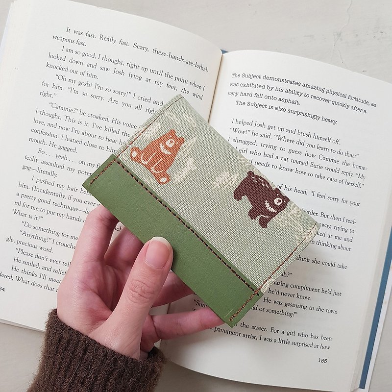 Forest bear washed kraft paper business card holder card holder storage book ticket card holder - ที่เก็บนามบัตร - กระดาษ สีเขียว