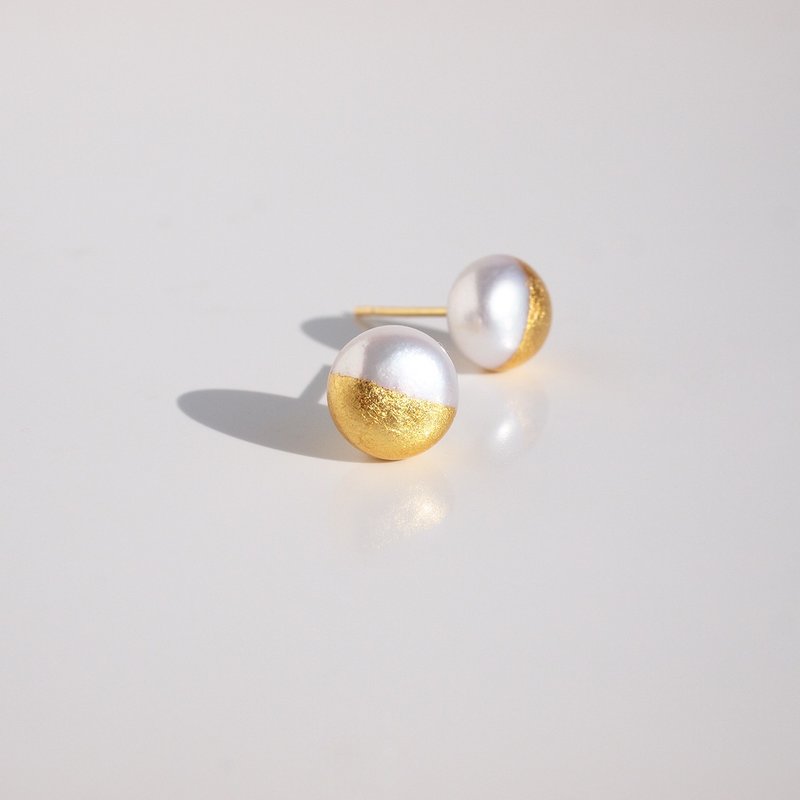 Gold Leaf Pearl Clip-On and White 8mm Freshwater Pearl Single Stud Earrings Allergy Free - ต่างหู - ไข่มุก สีทอง