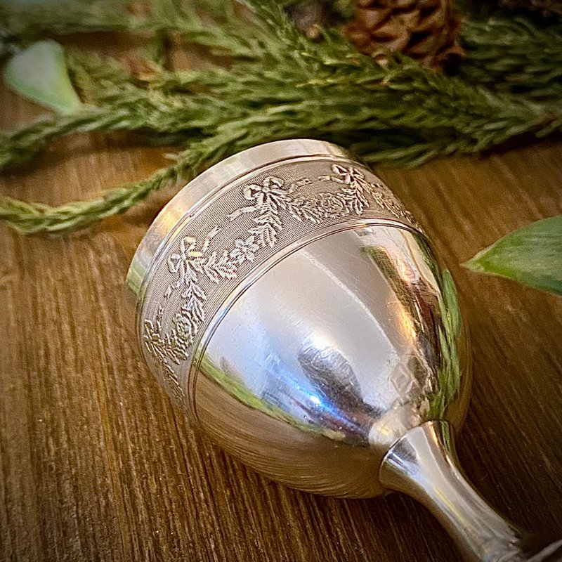 法國路易十六風格 蝴蝶結花卉紋飾 純銀杯 - 酒杯/酒器 - 純銀 銀色