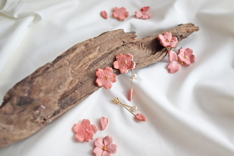 ดินเผา ต่างหู สึชมพู - New work [Shigaraki ware] Sakura Spring innocent pottery pierced Clip-On Traditional crafts Deep Midori series