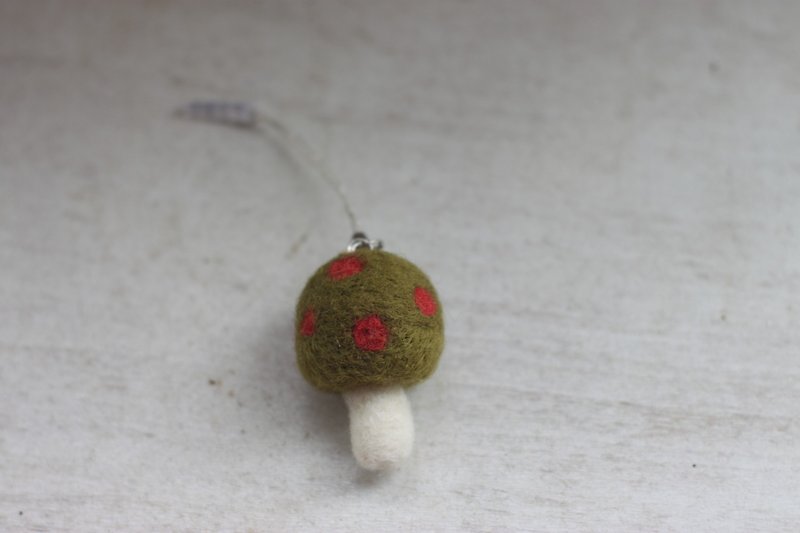 Red bamboo + hematoxylin natural plant dyed mushroom mobile phone charm is currently in stock and can be directly subscripted - อื่นๆ - พืช/ดอกไม้ สีเขียว