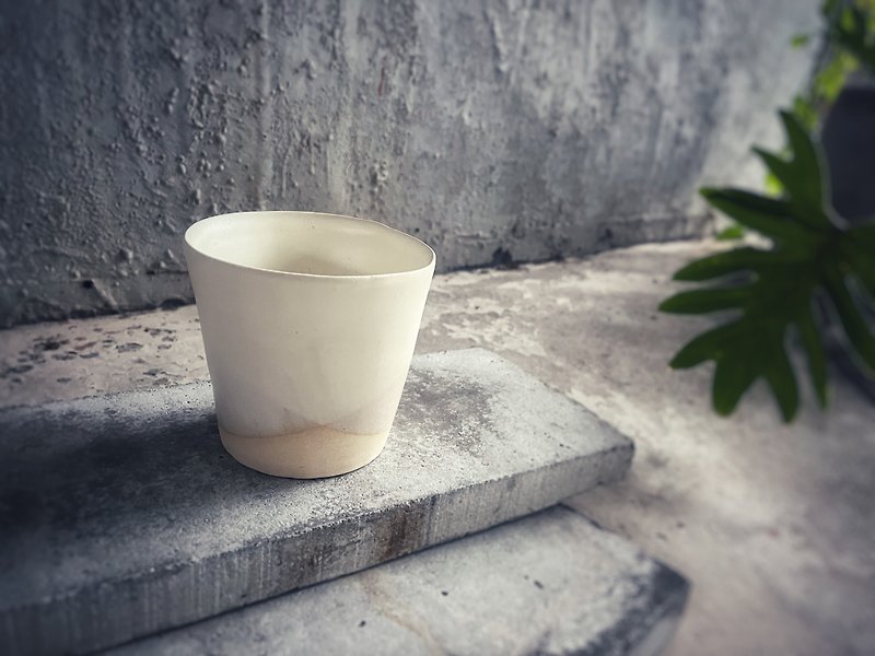 White pottery dance pot/Classic Sonata flower pot - 4 inch pot - ตกแต่งต้นไม้ - ดินเผา ขาว