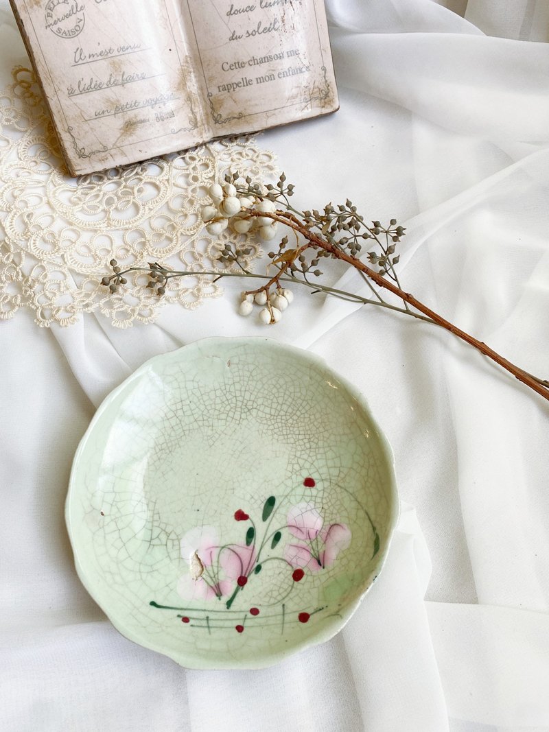 [Good Day Fetish] Taiwan's early ceramics old hand-painted ceramic small plates snack plates small dish plates - ice crack - Plates & Trays - Pottery Green