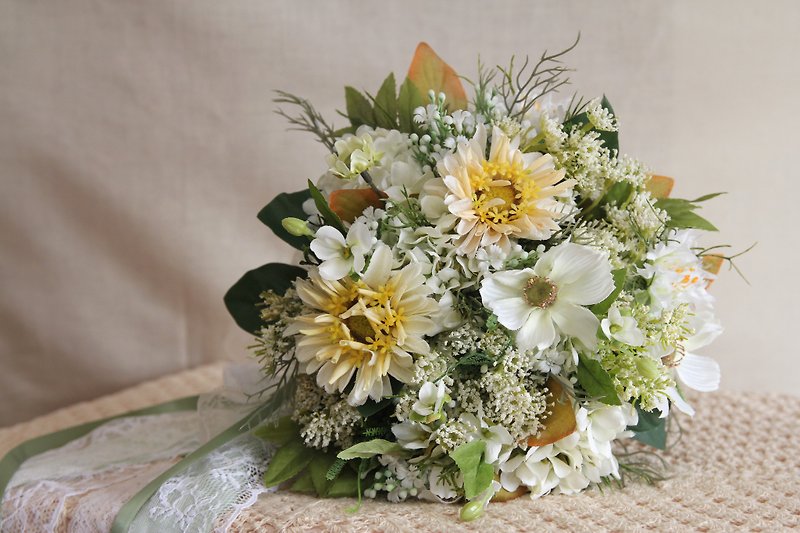Bridal bouquets, European bouquets, bouquets, custom bouquets, wedding bouquets, bridesmaids, bouquets - ตกแต่งต้นไม้ - พืช/ดอกไม้ ขาว