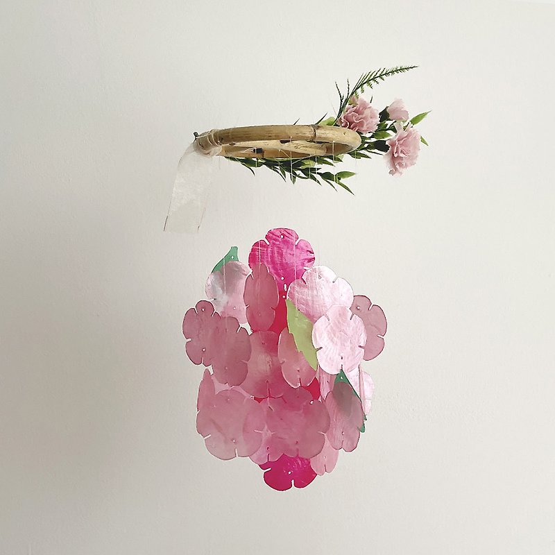 PRE-MADE | Flower Shop Carnation Gelato-Pink| Shell Wind Chime Mobile|#1-317 - ของวางตกแต่ง - เปลือกหอย สึชมพู