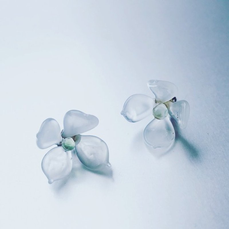 Hydrangea Earring White / あじさいピアス - ピアス・イヤリング - ガラス ホワイト