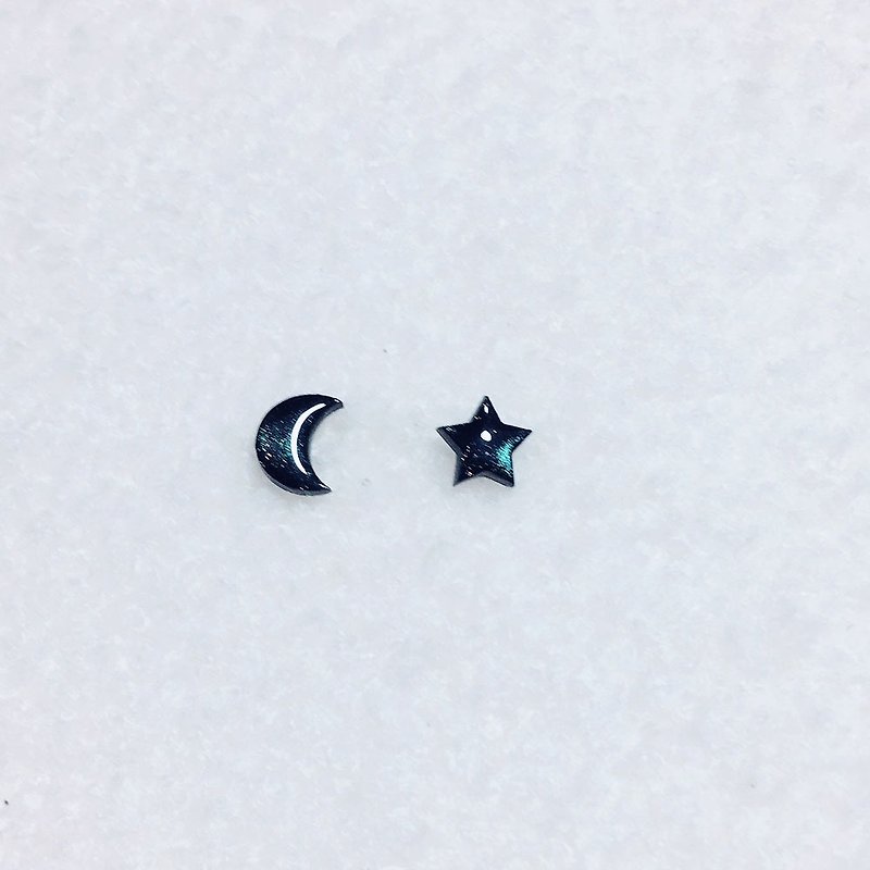 FOX Garden-BELIEVE Charm Black Color-changing Star Moon Earrings Unisex/Men's Earrings - ต่างหู - วัสดุอื่นๆ สีดำ