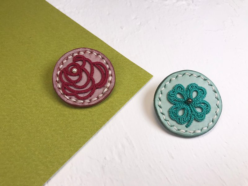 【rub wax leather ‧ red rose,green clover】-tatted lace leather brooch / gift/ tatting / handmade - Brooches - Genuine Leather Multicolor