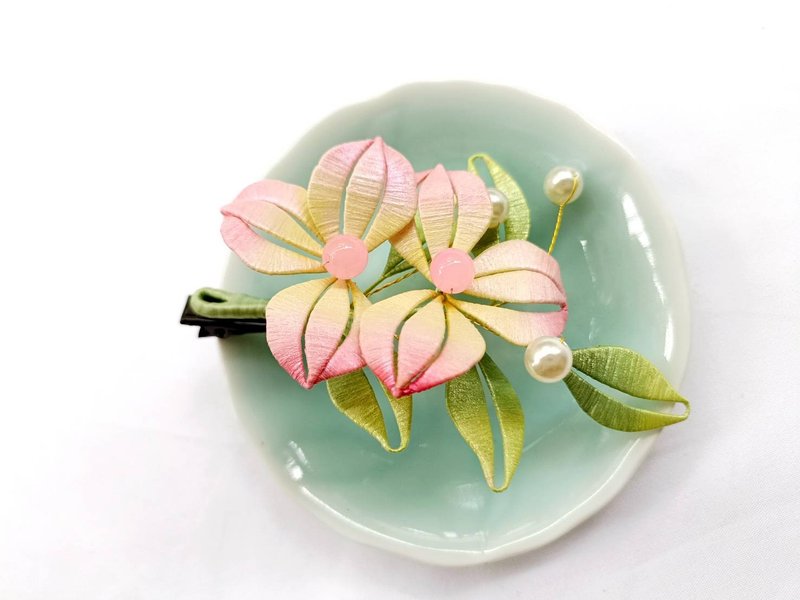 清梅 黃粉漸層染色三角梅古風傳統纏花髮夾髮飾飾品配件 - 髮夾/髮圈 - 繡線 粉紅色