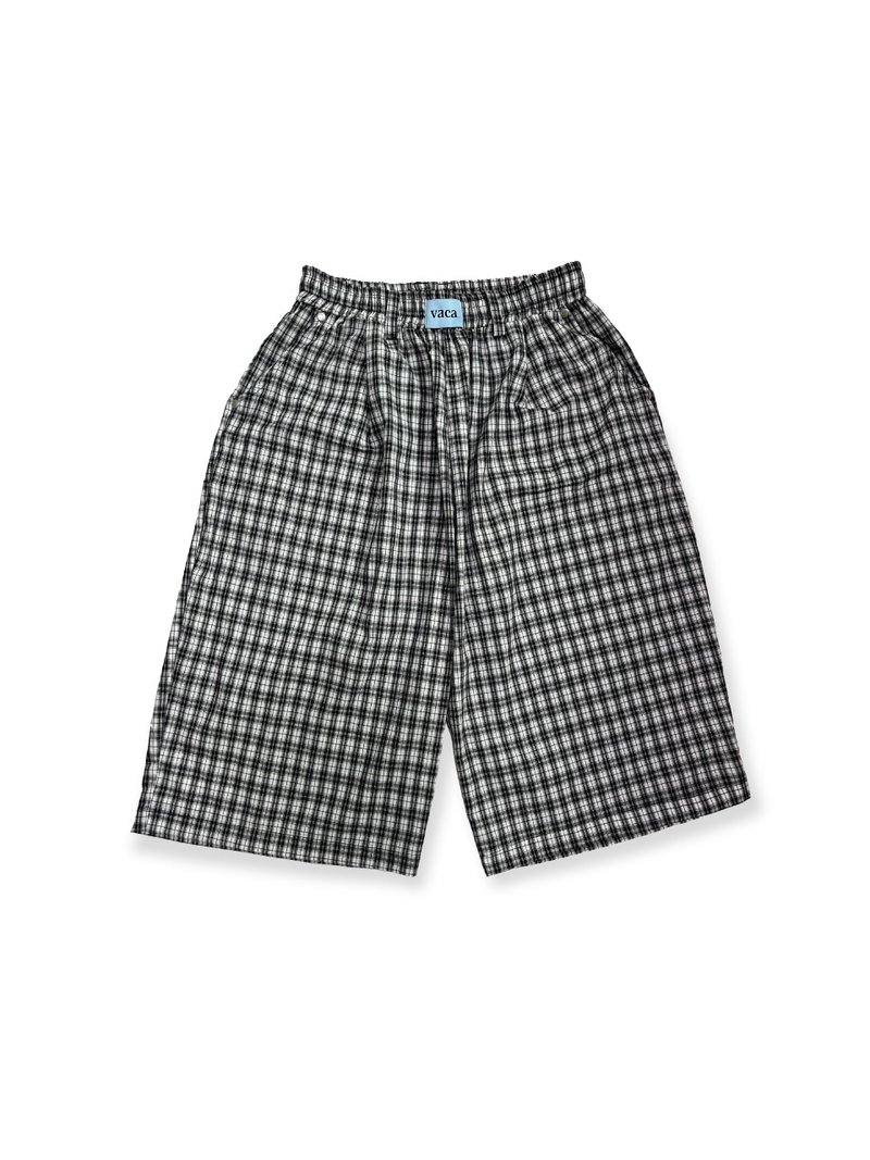 BLACK CHECK PINTUCK BURMUDA PANTS - 中性長褲/短褲 - 棉．麻 黑色