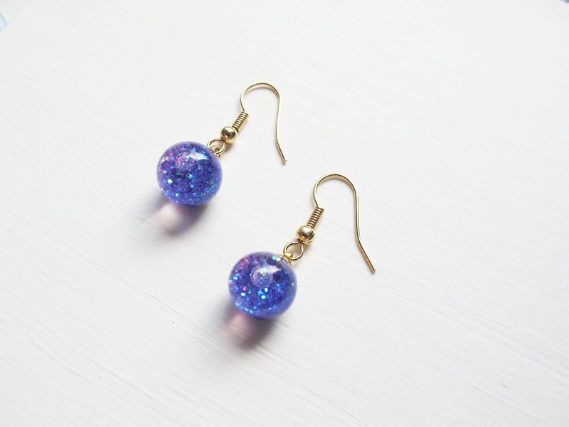 Rosy Garden 藍紫色宇宙銀河亮片流動雪花玻璃球耳環 可換夾式 - 耳環/耳夾 - 玻璃 紫色