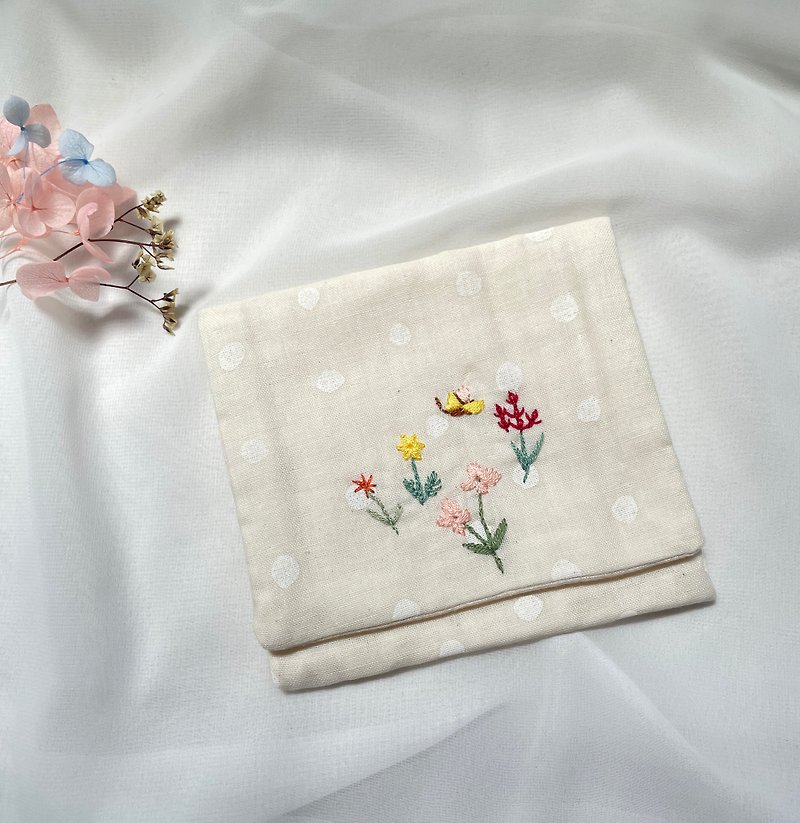 [Ms. Fang's Handmade] Colorful Flowers/Japanese Two Yarn Embroidered Tissue/Handkerchief/Multipurpose Small Handbag - Toiletry Bags & Pouches - Cotton & Hemp Multicolor
