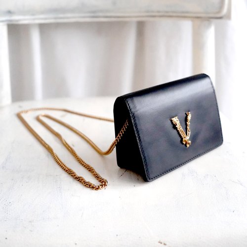 バッグ・カバンその他 Wallet On Chain - Versace - Leather - Black VERSACE Black Leather Lambskin Chain Wallet - Shop Travel