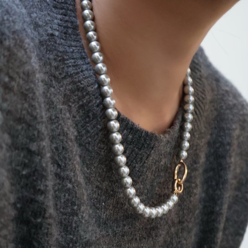 Manyoshu Memories True Linen Silver Gray High-Light Pearl Short Sweater Chain (Suitable for Men and Women) - สร้อยคอ - ทองแดงทองเหลือง สีเงิน