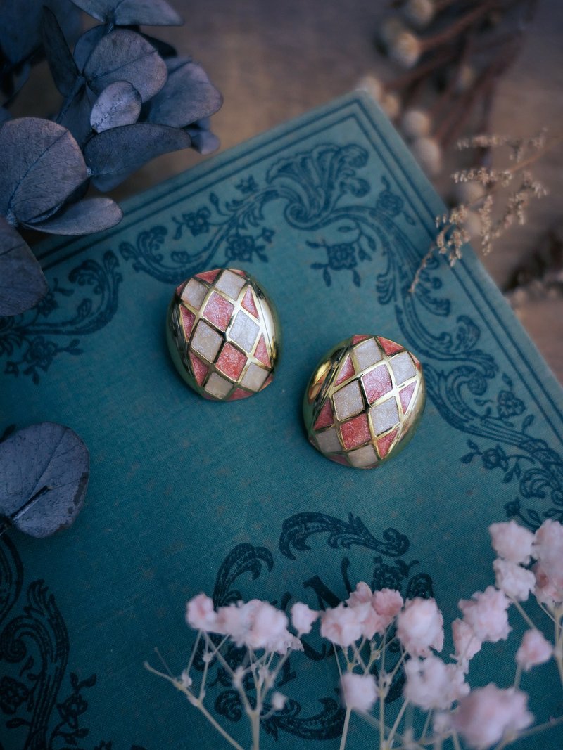 ORENA 貝殼色棋盤琺瑯耳環－法國古董首飾 Vintage Jewelry - 耳環/耳夾/耳骨夾 - 琺瑯 