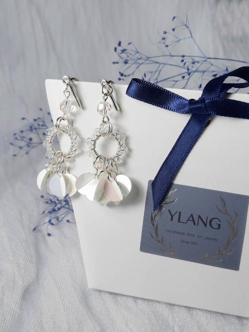 YLANG【仲夏夜之夢】神話系耳環Swarovski/藝術銅線 - 耳環/耳夾/耳骨夾 - 其他金屬 白色