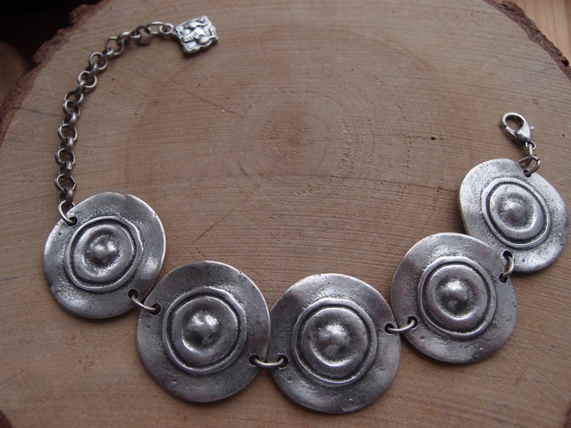 Minimalist StoneAge Neolithic  Primitive Bracelet with circles - 手鍊/手環 - 銀 銀色