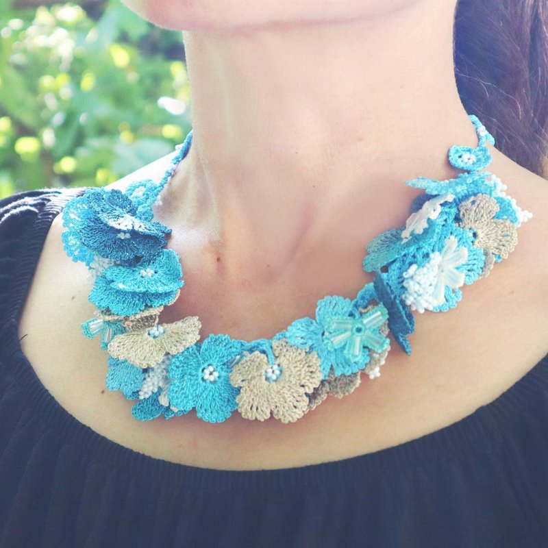 OYA crochet Neckace【BIJOU】Blue coral - Necklaces - Thread Blue