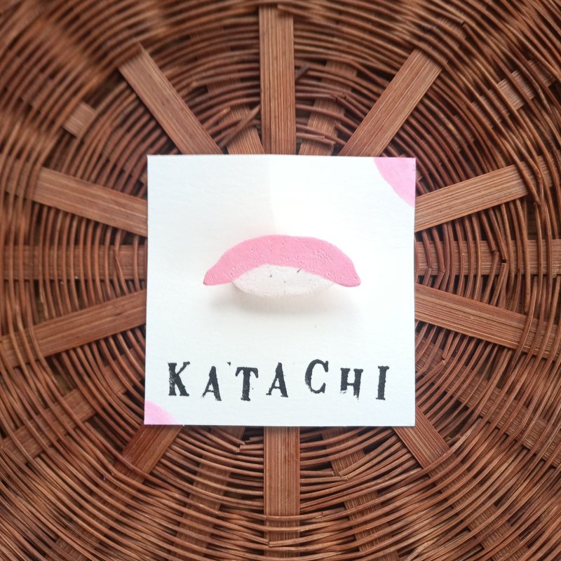 ブローチ　まぐろ寿司　寿司　お寿司　中トロ　手描き　一点もの - ブローチ - プラスチック ピンク