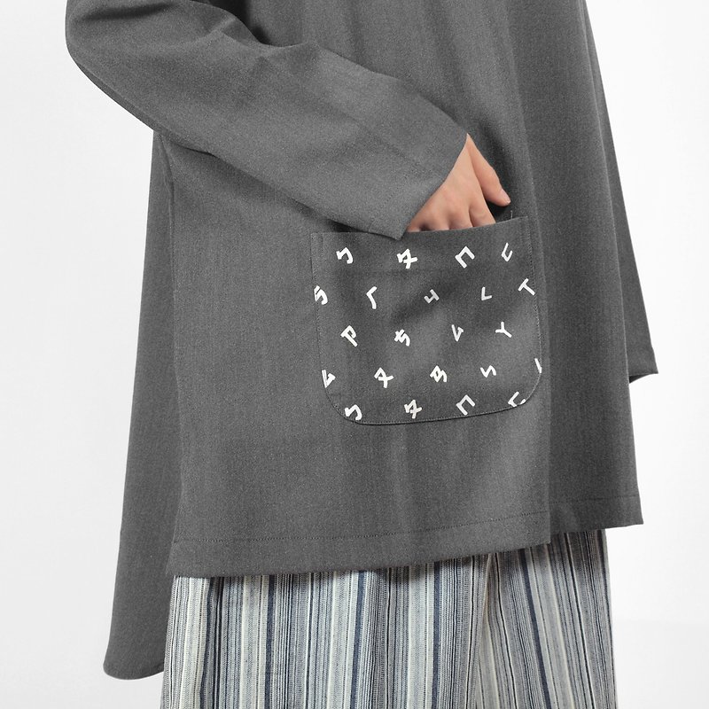 [HEYSUN] phonetic symbols printed pocket Long hoodie - Women's Tops - Polyester Gray