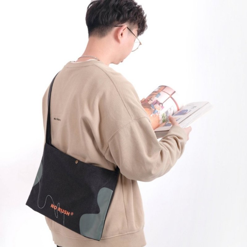 Japanese lazy style messenger bag - กระเป๋าแมสเซนเจอร์ - วัสดุอื่นๆ สีดำ