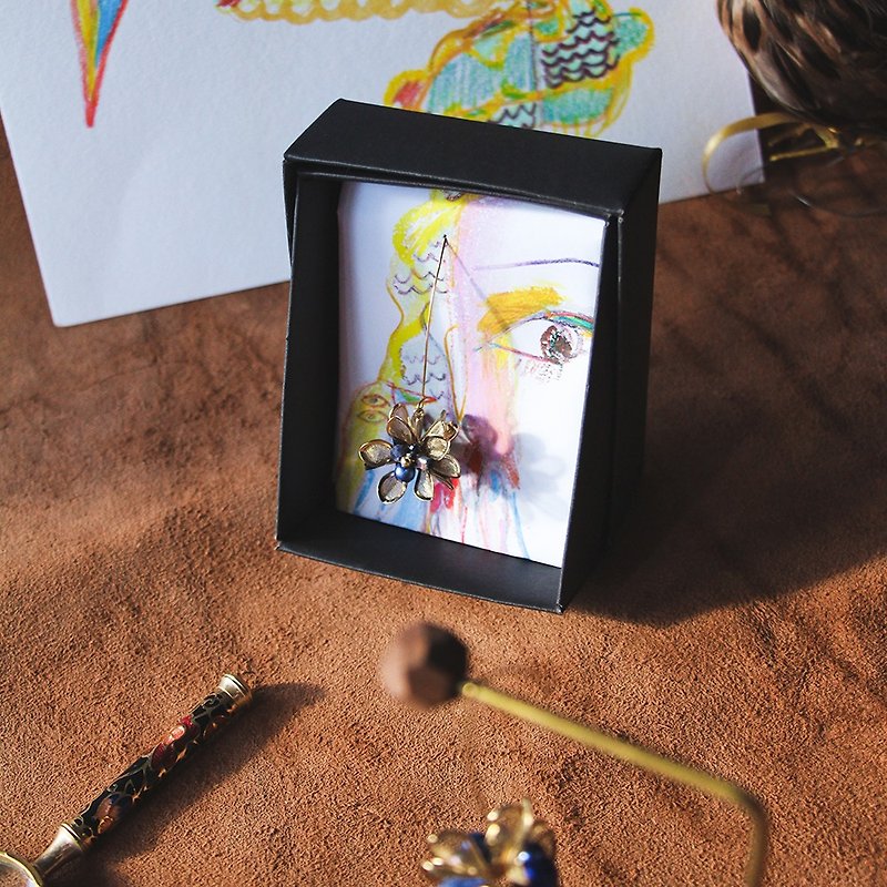 Chinese Valentine's Day gift box January girl brass silk flower earrings - ต่างหู - กระดาษ สีส้ม