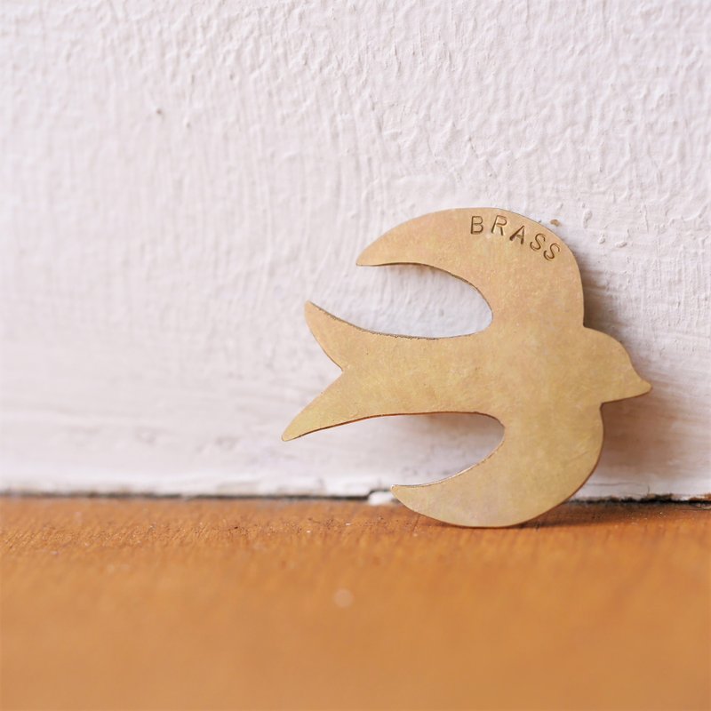 Swallow Chibi Brooch Material Brass - Brooches - Copper & Brass Gold