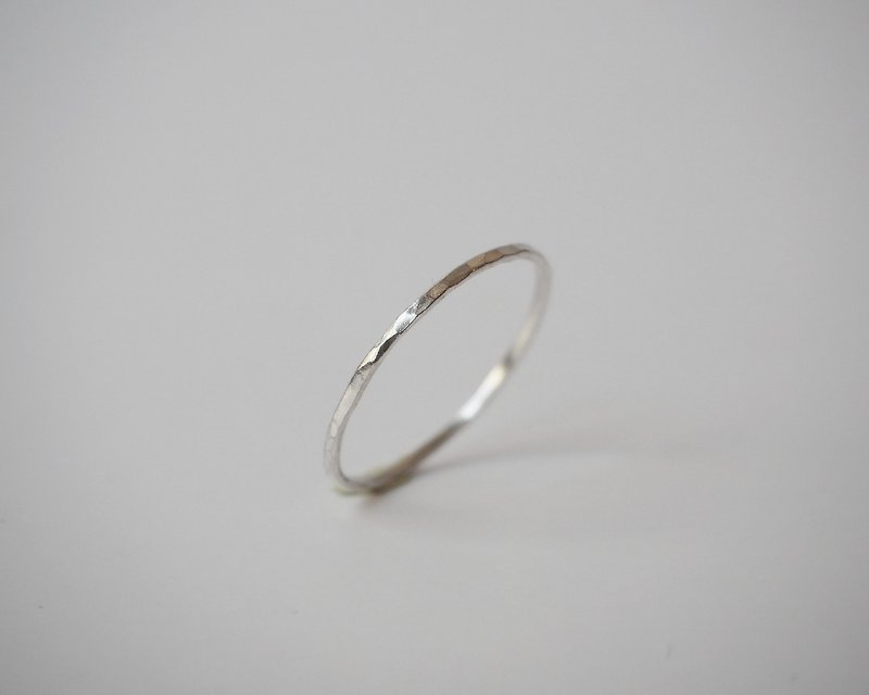 โลหะ แหวนทั่วไป สีเงิน - Hand Forged Thin Band Ring - Sterling Silver