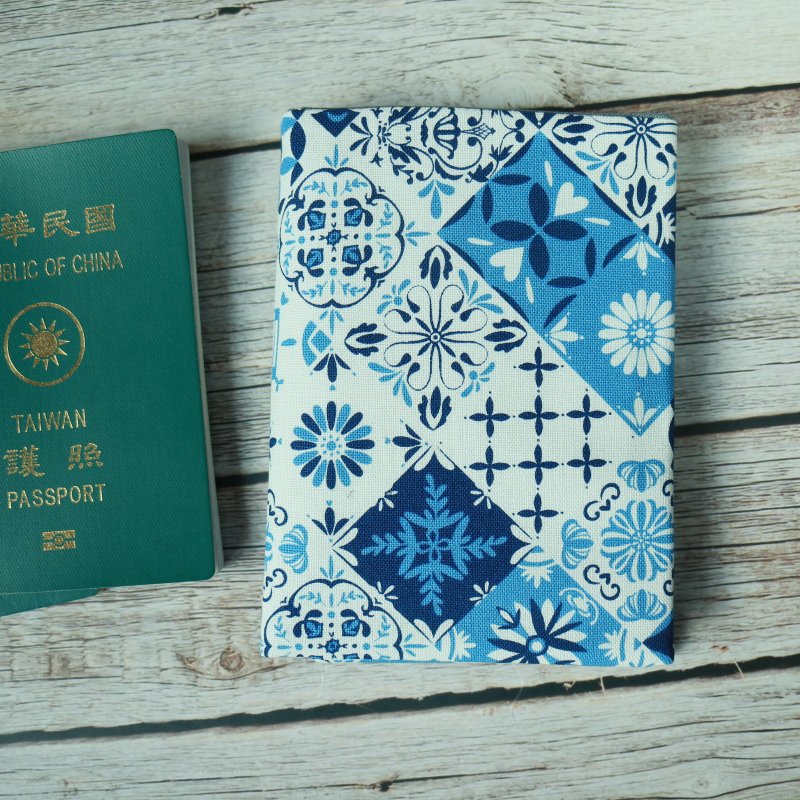 [Tile] Handmade Passport Cover Passport Holder Passport Cover Passport Bag Purely Handmade Fabric Protector - Passport Holders & Cases - Cotton & Hemp Blue