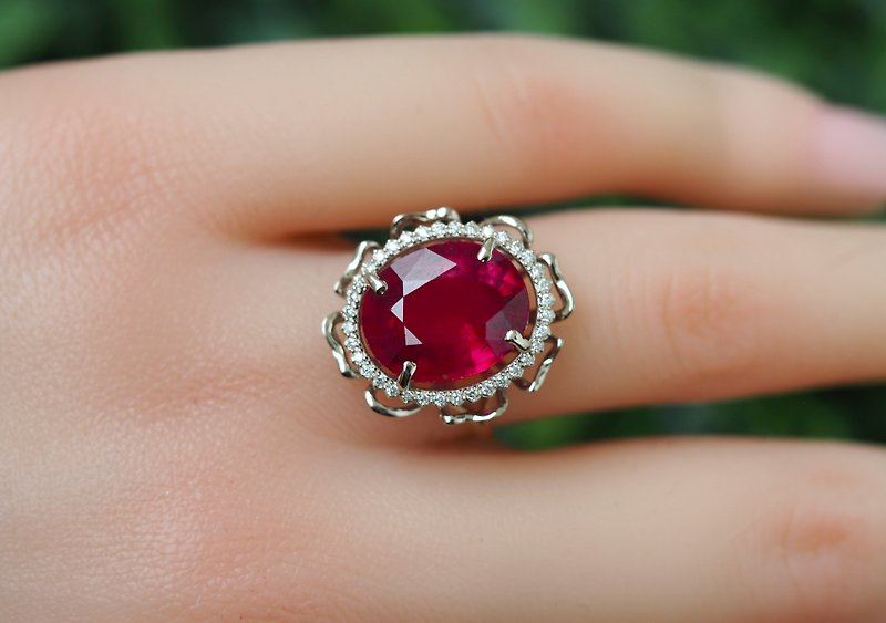 14k massive flower ring with ruby and diamonds - แหวนทั่วไป - เครื่องประดับ สีทอง
