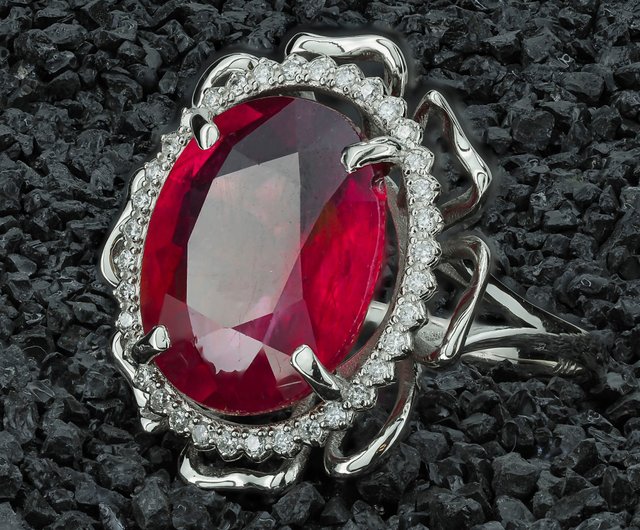 ルビーとダイヤモンドをあしらったK14の巨大なフラワーリング - ショップ Daizy Jewellery リング・指輪 - Pinkoi
