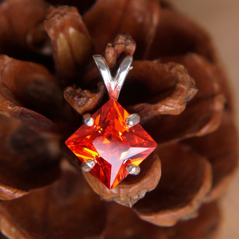 Sterling Silver Square Diamond Pendant-Austrian Red Lab Gemstone - สร้อยคอ - เงิน สีแดง