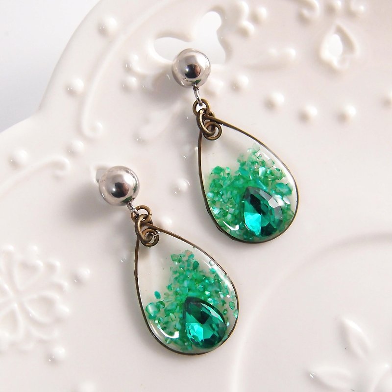 Green water drops. Clip earrings pin earrings - ต่างหู - ซิลิคอน สีเขียว