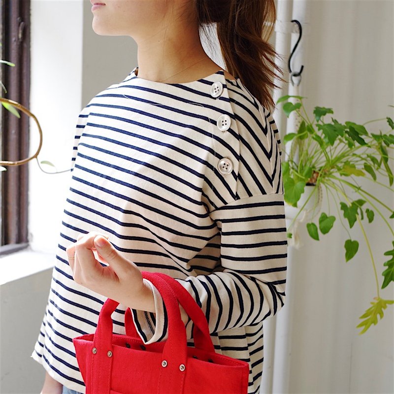 【日本製】ショルダーボタンボーダーボートネックプルオーバー - off white × navy - 女上衣/長袖上衣 - 棉．麻 透明