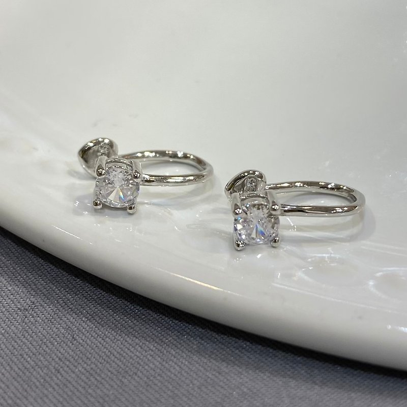[SILVER925] 4mm Artificial Diamond Moissanite Clip-On SILVER925E3 April Birthstone - Earrings & Clip-ons - Other Metals Silver