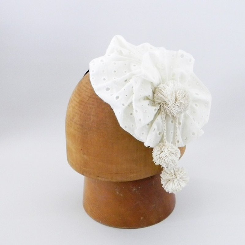 Minibere like a headband shaking pom-poms and cotton lace. [PL1227-Off White] - Hair Accessories - Cotton & Hemp White