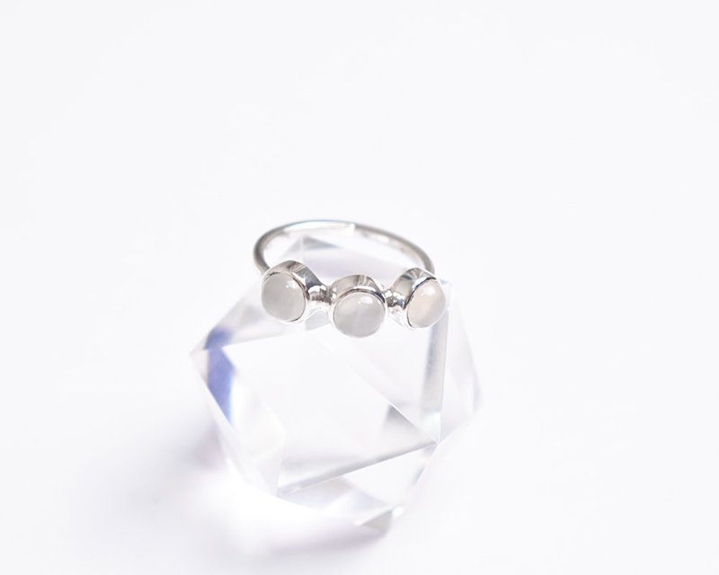 A silver ring with three tiny moonstones that shine like moonlight Silver 925 - General Rings - Gemstone White