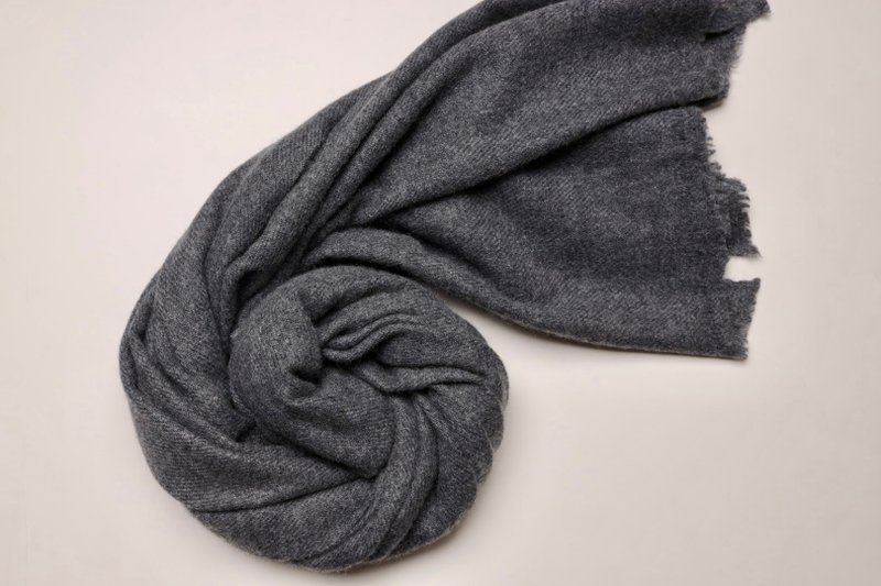 【預購】喀什米爾純羚羊絨柔軟厚織圍巾披肩 深麻灰pashmina精品 - 圍巾/披肩 - 羊毛 灰色