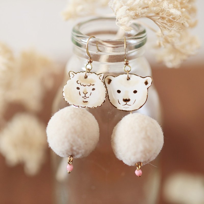 小動物毛毛球手工耳環-羊駝北極熊 可改夾式 - 耳環/耳夾 - 樹脂 白色