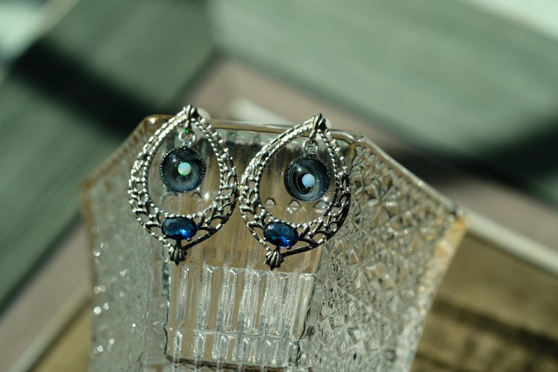 Vintage Galaxy (earrings)  復古宇宙 (耳環) 藍 - 耳環/耳夾/耳骨夾 - 玻璃 藍色