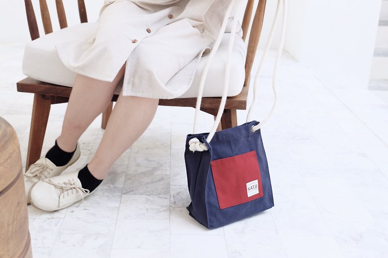 Toast Bag : Navy-red - กระเป๋าแมสเซนเจอร์ - กระดาษ สีน้ำเงิน