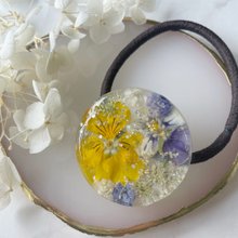 レジンヘアゴム　マトリカリア✨かすみ草✨ 31】マトリカリア×かすみ草レジンヘアゴム