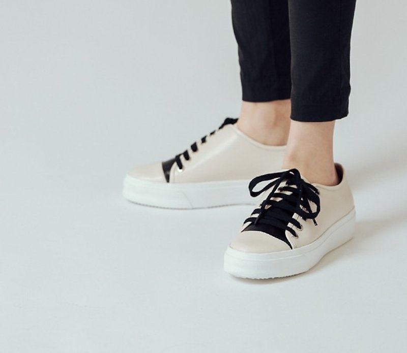 Thick rope strap beveled asymmetric structure leather casual shoes white - รองเท้าลำลองผู้หญิง - หนังแท้ ขาว