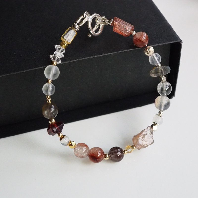 Qiuyanriying | Rabbit hair crystal, labradorite, white crystal bracelet 925 sterling silver - สร้อยข้อมือ - เครื่องประดับพลอย สีแดง