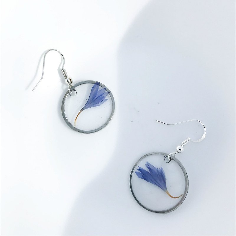 [Handmade Earrings] Blue Hibiscus/Ear Hook/Temperament/Spring and Summer/Free Shipping is the first choice for Mother’s Day gifts. - ต่างหู - เรซิน สีใส
