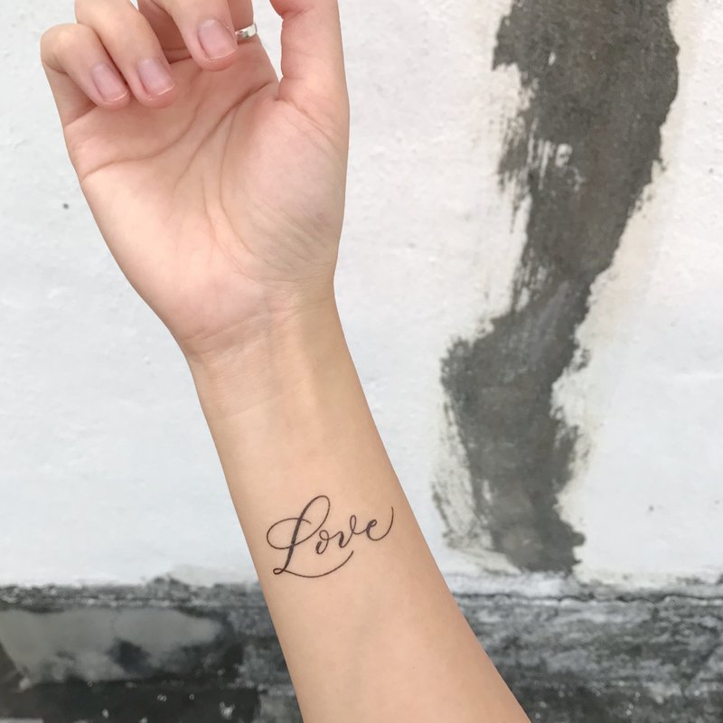 cottontail cottontatt // Love // 手寫英文 西洋書法 紋身貼紙 - 紋身貼紙/刺青貼紙 - 其他材質 黑色