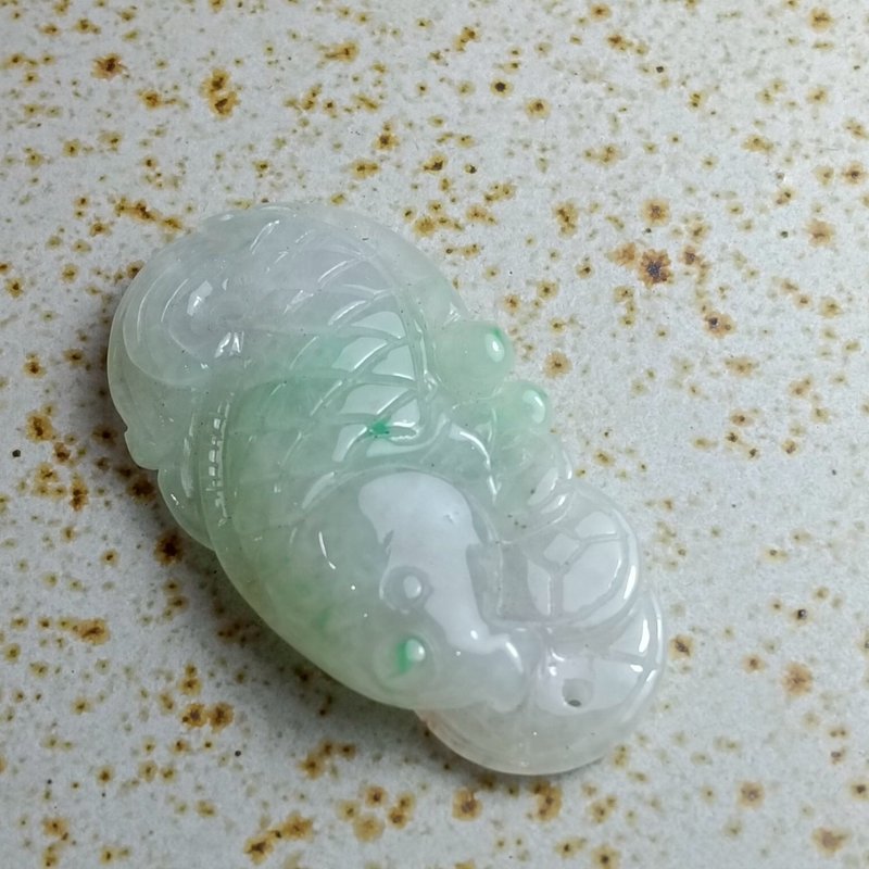 J0228天然翡翠A貨 . 細糯黃綠魚和蓮葉.年年有餘.掛飾. - 擺飾/家飾品 - 玉石 